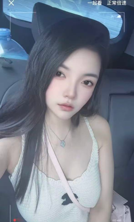 火辣大胸风情靓妹