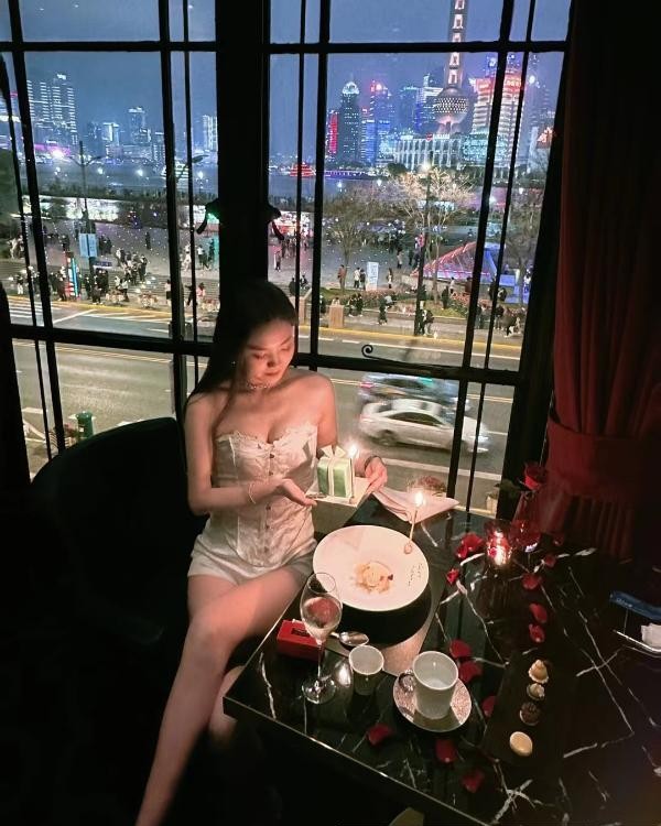 河西蜜桃臀古丽