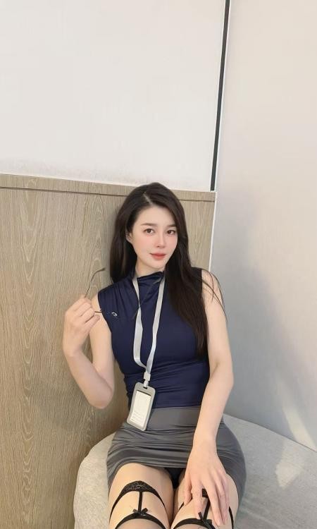 大长腿翘臀小女人