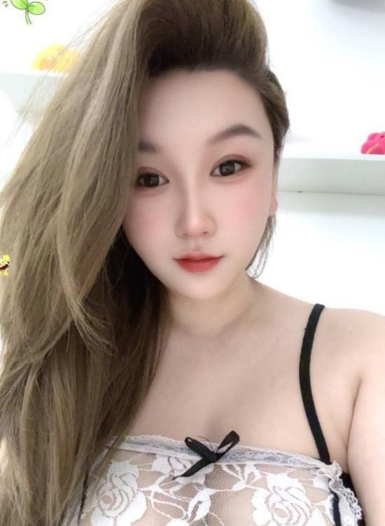 反食明德门大奶妹
