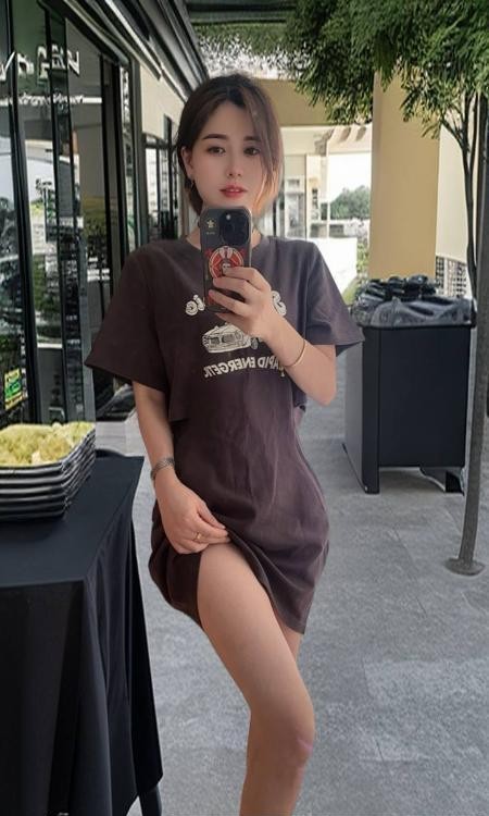 钟楼长腿颜值小姐姐