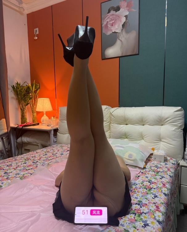 大胸翘臀骚妇雯雯