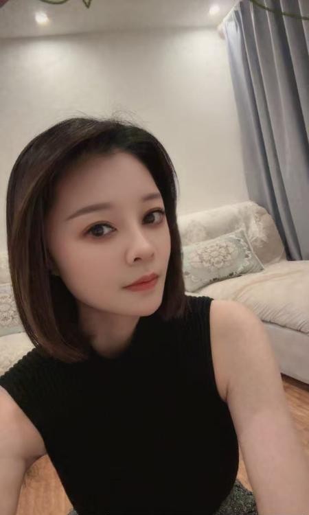 短发大奶御姐