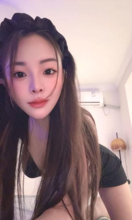 前凸后翘性感老师