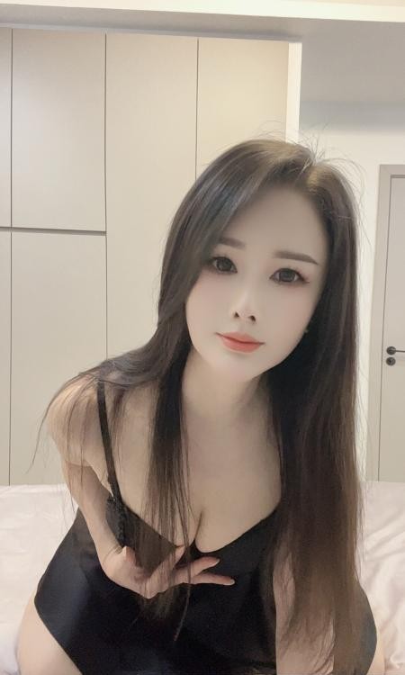 上城舌吻香臀妹子